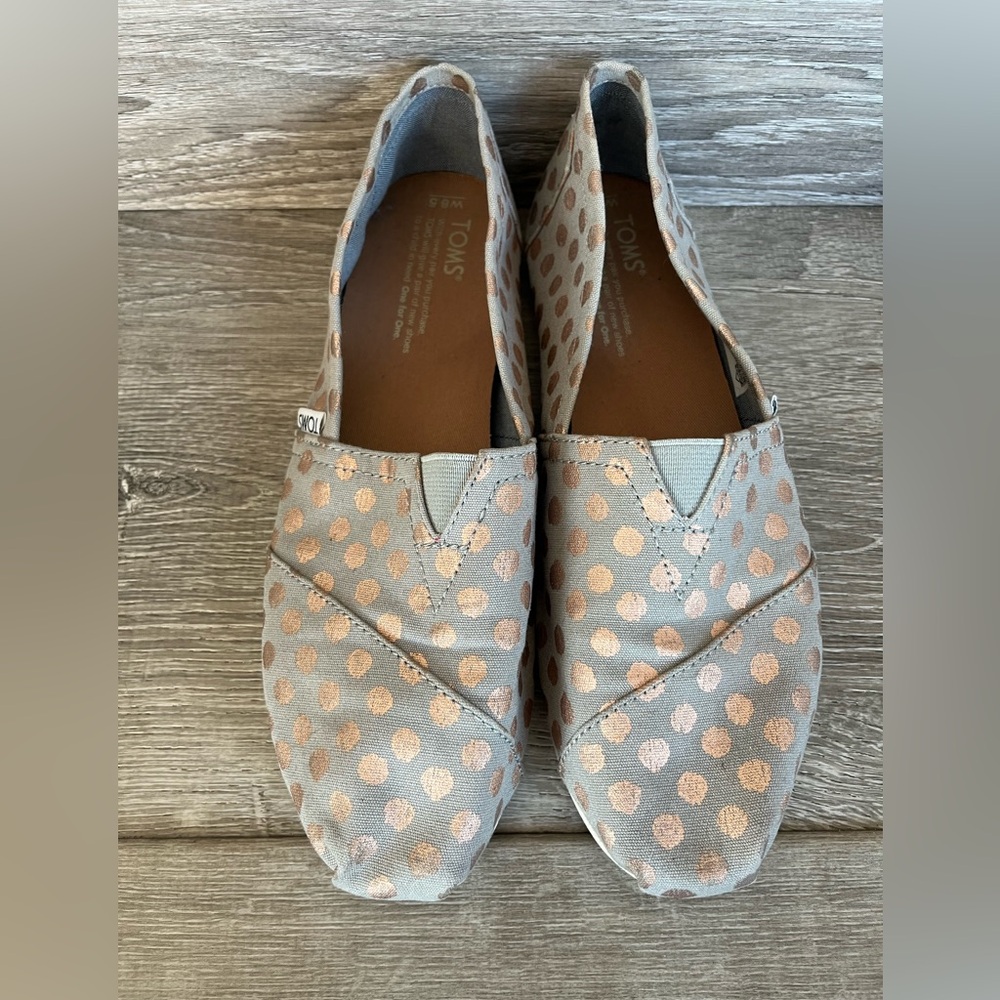 Women’s TOMS size 8.5